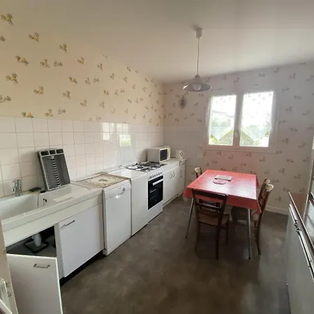 Maison F4 70 M² Avec Jardin A - Fr-1-71-52 ロワイヤン